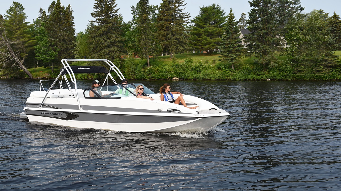 Deck Boats Princecraft®